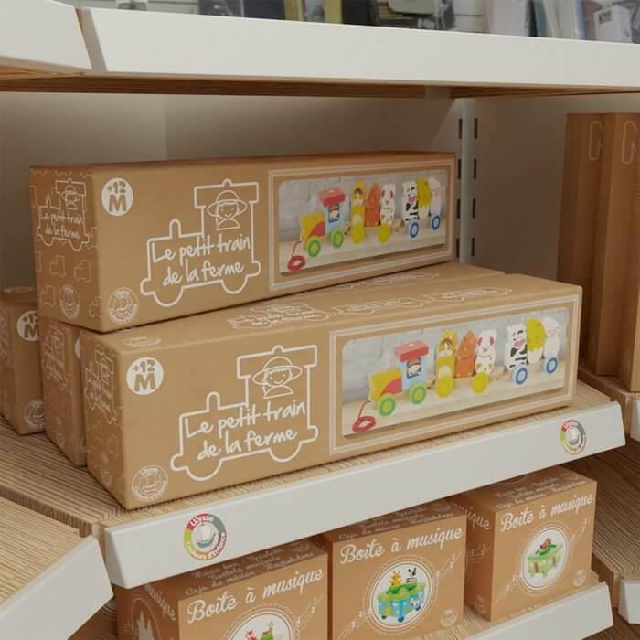 Houten Boerderijtrein – Locomotief met 2 Wagons & Stapelblokken