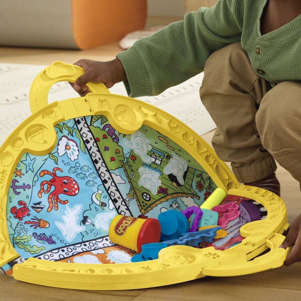 Play-Doh Fold And Go Playmat