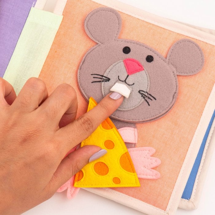 Mini Quiet Book Tierenvriendjes – Handgemaakt Stoffen Activiteitenboek
